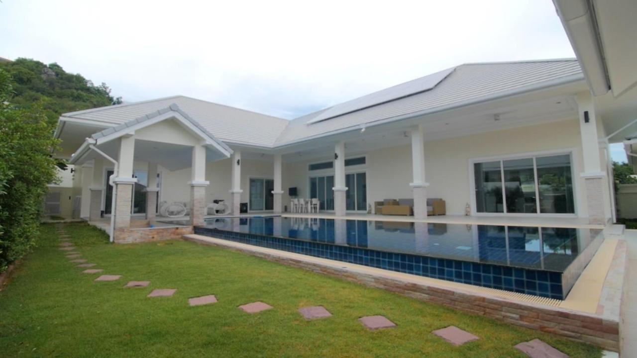 Sea Breeze Villas Hua Hin Exterior photo